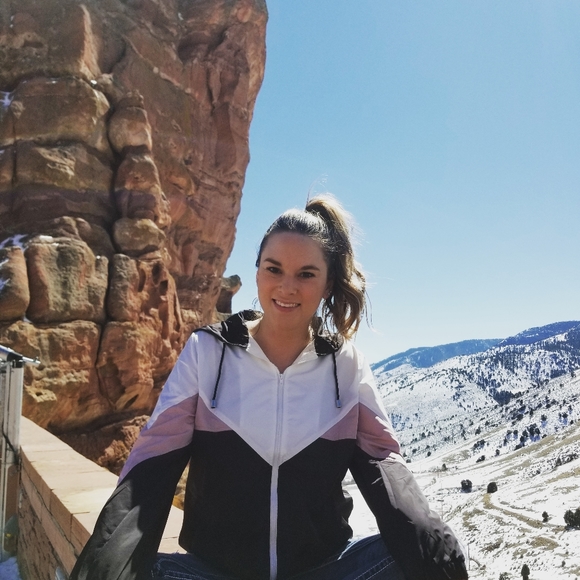 Meet your Posher, Alyssa - Picture 4 of 6